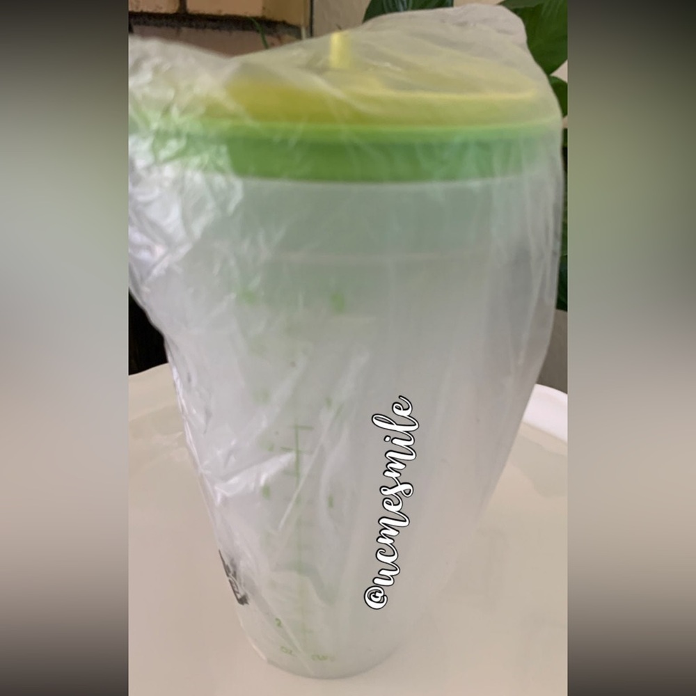 Tupperware Quick Shake - Blender / Mixer / Shaker - Picture 4 of 4